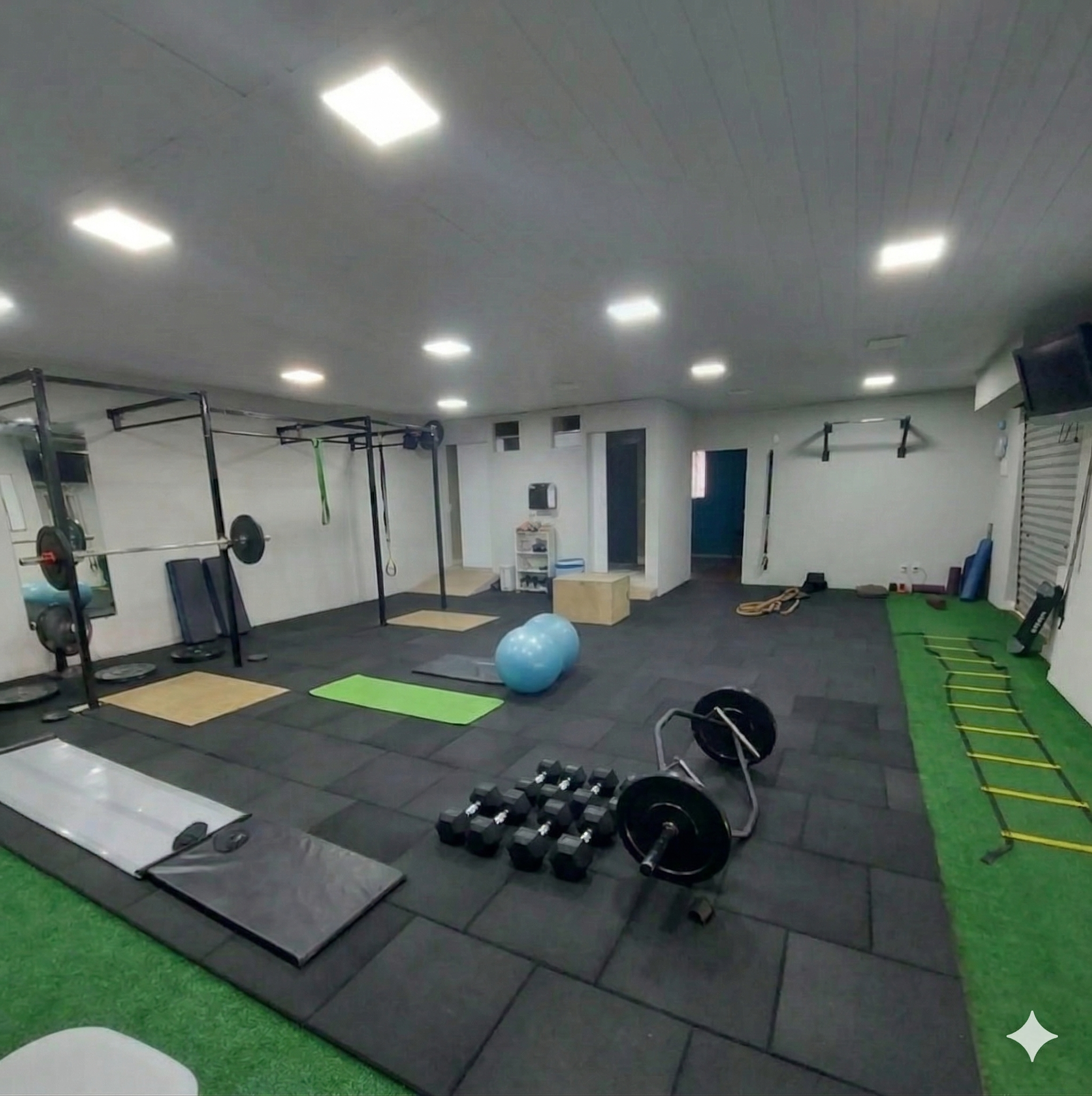 Fisioterapeuta atendendo paciente em ambiente limpo e profissional